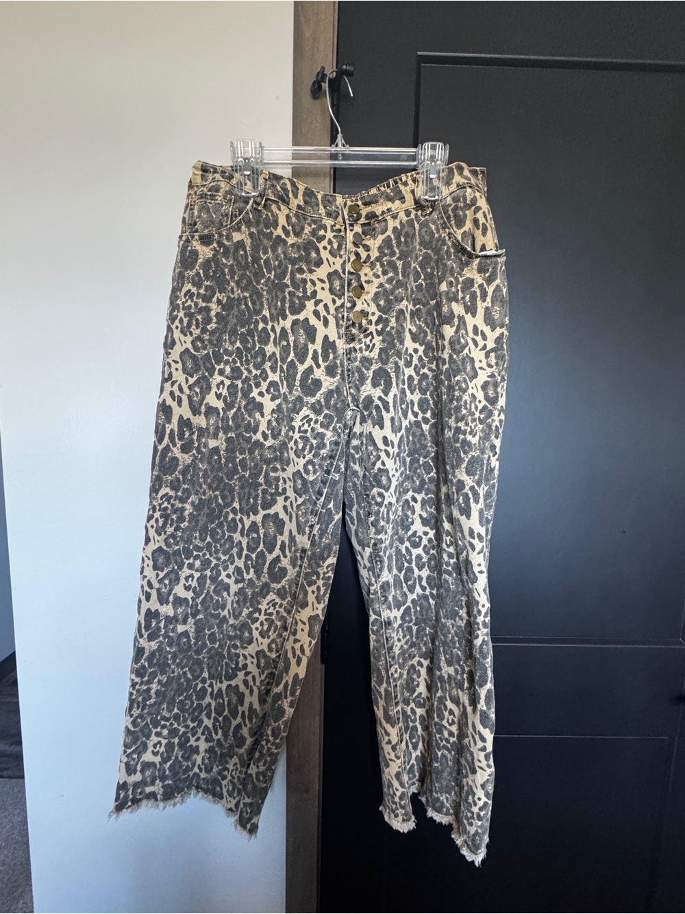 Blue Velvet brand Women's Wide Leg Leopard Print Jeans - Beige/Black